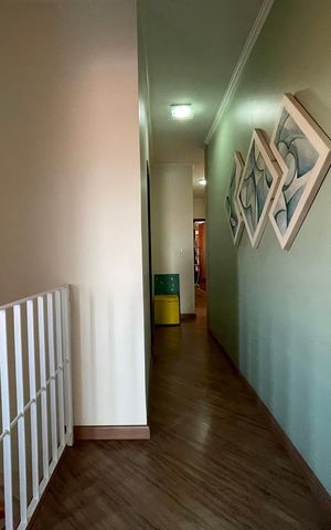 Casa à venda com 182m², 3 quartos e 3 vagas Casa à venda com 182m², 3 quartos e 3 vagasCorredor