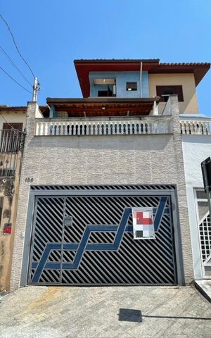 Casa à venda com 182m², 3 quartos e 3 vagas Casa à venda com 182m², 3 quartos e 3 vagasFachada