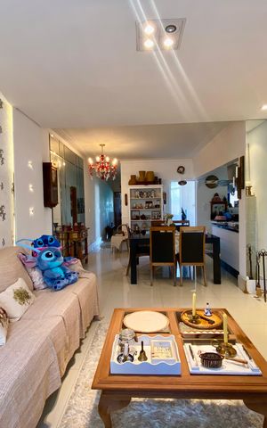 Apartamento à venda com 135m², 3 quartos e sem vaga Apartamento à venda com 135m², 3 quartos e sem vagaSala