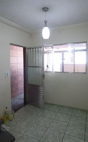 Casa à venda com 100m², 2 quartos e 1 vagaSala