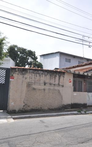 Casa para alugar com 150m², 2 quartos e 2 vagasFachada