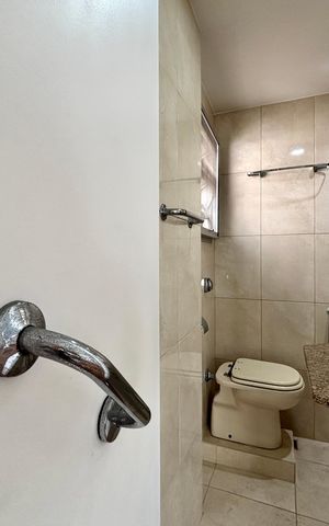 Apartamento para alugar com 135m², 3 quartos e 1 vaga Apartamento para alugar com 135m², 3 quartos e 1 vagaBanheiro da Suíte