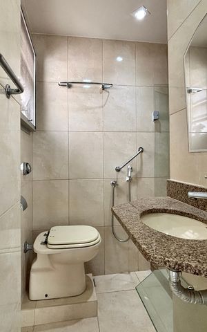 Apartamento para alugar com 135m², 3 quartos e 1 vaga Apartamento para alugar com 135m², 3 quartos e 1 vagaBanheiro da Suíte