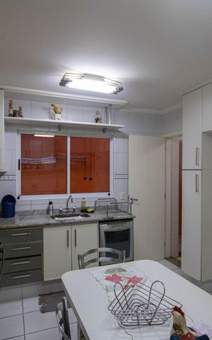 Casa à venda com 200m², 3 quartos e 2 vagas Casa à venda com 200m², 3 quartos e 2 vagasCozinha