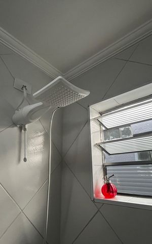 Casa à venda com 98m², 3 quartos e 1 vagaBanheiro