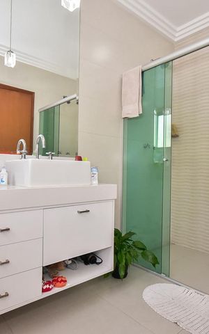 Casa de condomínio à venda com 280m², 3 quartos e 4 vagasBanheiro Suíte 3