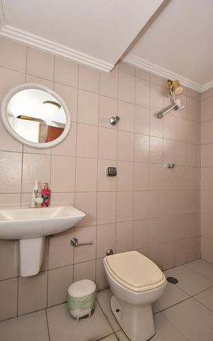 Casa de condomínio à venda com 280m², 3 quartos e 4 vagasBanheiro de Serviço
