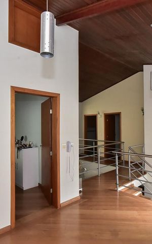 Casa de condomínio à venda com 280m², 3 quartos e 4 vagasCorredor