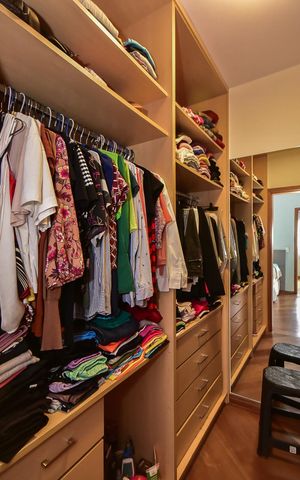 Casa de condomínio à venda com 280m², 3 quartos e 4 vagasCloset da suíte 3
