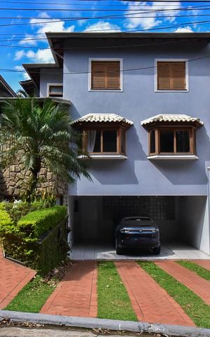 Casa de condomínio à venda com 280m², 3 quartos e 4 vagasFachada