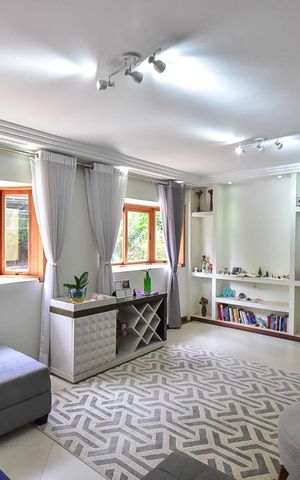 Casa de condomínio à venda com 280m², 3 quartos e 4 vagasSala