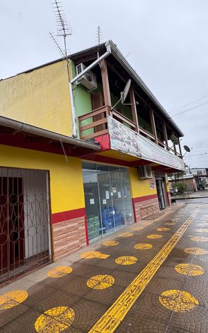 Casa à venda com 286m², 3 quartos e 1 vaga Casa à venda com 286m², 3 quartos e 1 vagaFachada