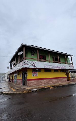 Casa à venda com 286m², 3 quartos e 1 vaga Casa à venda com 286m², 3 quartos e 1 vagaFachada