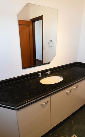 Casa de condomínio à venda com 604m², 4 quartos e 6 vagasBanheiro da Suíte 3