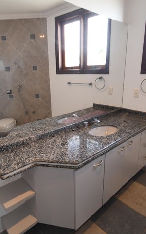 Casa de condomínio à venda com 604m², 4 quartos e 6 vagasBanheiro da Suíte 4