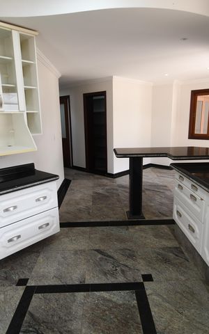 Casa de condomínio à venda com 604m², 4 quartos e 6 vagasCozinha
