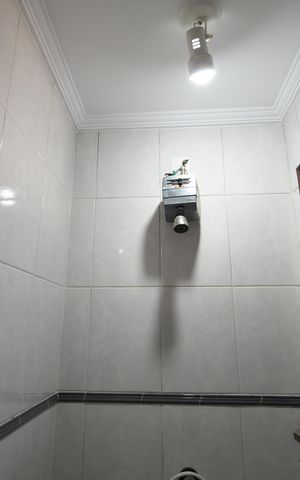 Casa de condomínio à venda com 604m², 4 quartos e 6 vagasBanheiro de serviço