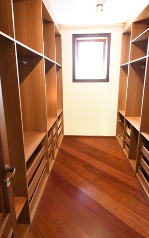 Casa de condomínio à venda com 604m², 4 quartos e 6 vagasSuíte 4 - Closet