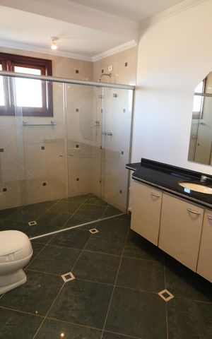 Casa de condomínio à venda com 604m², 4 quartos e 6 vagasBanheiro da Suíte 3