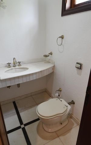 Casa de condomínio à venda com 604m², 4 quartos e 6 vagasLavabo