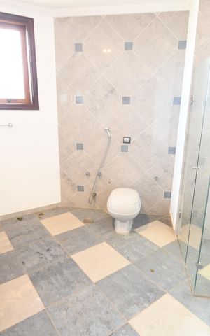 Casa de condomínio à venda com 604m², 4 quartos e 6 vagasBanheiro da Suíte 4