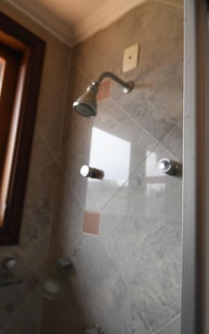 Casa de condomínio à venda com 604m², 4 quartos e 6 vagasBanheiro da Suíte 2
