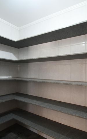 Casa de condomínio à venda com 604m², 4 quartos e 6 vagasCozinha - Despensa