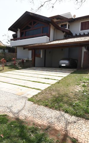 Casa de condomínio à venda com 604m², 4 quartos e 6 vagasFachada
