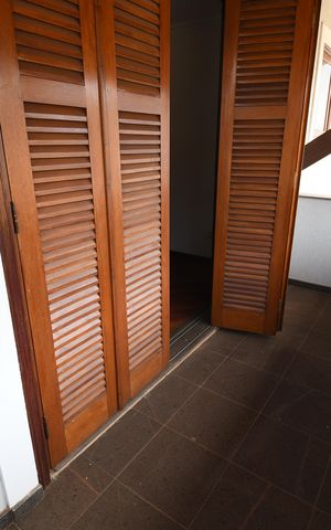 Casa de condomínio à venda com 604m², 4 quartos e 6 vagasSuíte 4 - Sacada