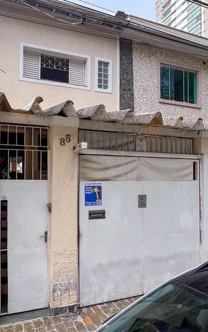 Casa à venda com 100m², 2 quartos e 3 vagas Casa à venda com 100m², 2 quartos e 3 vagasFachada