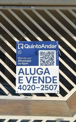 Casa à venda com 168m², 4 quartos e 2 vagas Casa à venda com 168m², 4 quartos e 2 vagasFachada