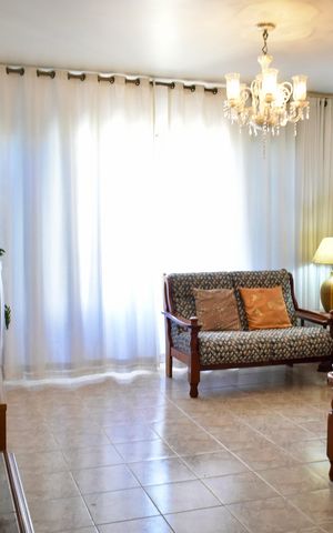 Casa à venda com 190m², 3 quartos e 2 vagas Casa à venda com 190m², 3 quartos e 2 vagasSala