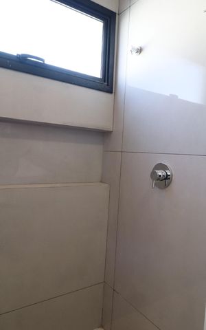 Casa de condomínio para alugar com 182m², 3 quartos e 3 vagasBanheiro da Suíte 2