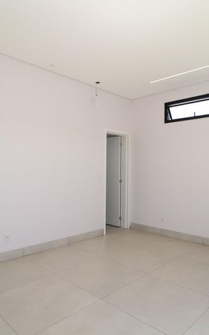 Casa de condomínio para alugar com 182m², 3 quartos e 3 vagasSuíte 3