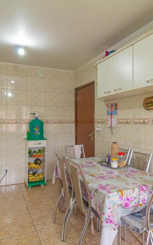 Casa à venda com 254m², 4 quartos e 5 vagas Casa à venda com 254m², 4 quartos e 5 vagasCozinha