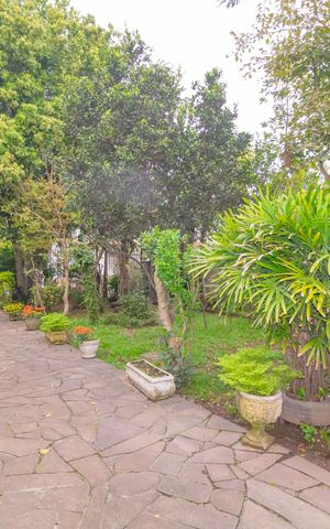 Casa à venda com 254m², 4 quartos e 5 vagas Casa à venda com 254m², 4 quartos e 5 vagasJardim