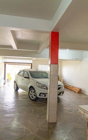 Casa à venda com 254m², 4 quartos e 5 vagas Casa à venda com 254m², 4 quartos e 5 vagasGaragem