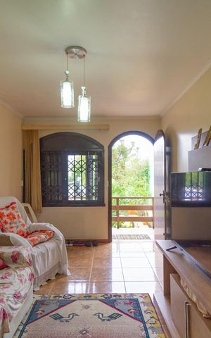 Casa à venda com 254m², 4 quartos e 5 vagas Casa à venda com 254m², 4 quartos e 5 vagasSala