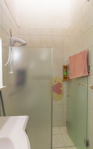 Casa à venda com 254m², 4 quartos e 5 vagas Casa à venda com 254m², 4 quartos e 5 vagasBanheiro Social