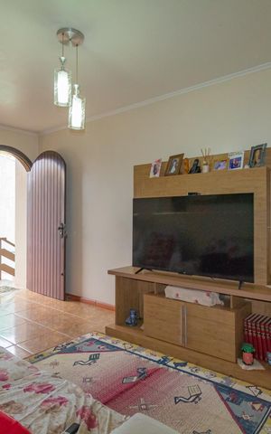 Casa à venda com 254m², 4 quartos e 5 vagas Casa à venda com 254m², 4 quartos e 5 vagasSala