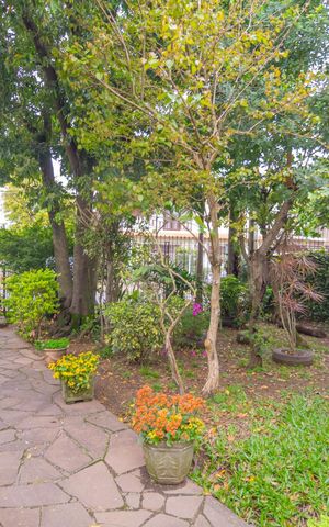 Casa à venda com 254m², 4 quartos e 5 vagas Casa à venda com 254m², 4 quartos e 5 vagasJardim