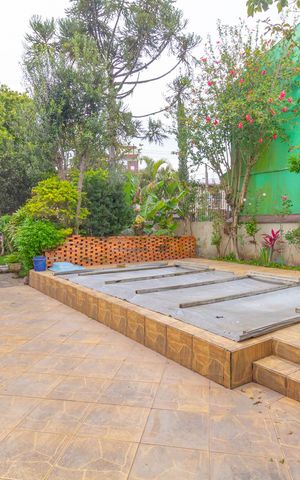 Casa à venda com 254m², 4 quartos e 5 vagas Casa à venda com 254m², 4 quartos e 5 vagasPiscina