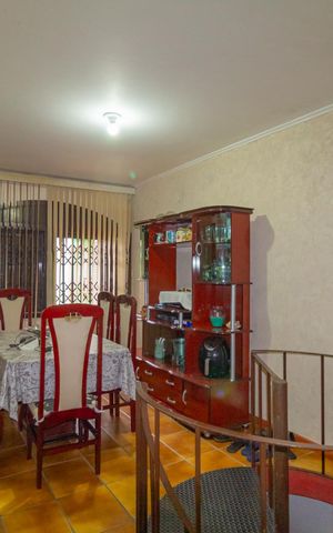 Casa à venda com 254m², 4 quartos e 5 vagas Casa à venda com 254m², 4 quartos e 5 vagasSala de Jantar