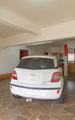 Casa à venda com 254m², 4 quartos e 5 vagas Casa à venda com 254m², 4 quartos e 5 vagasGaragem