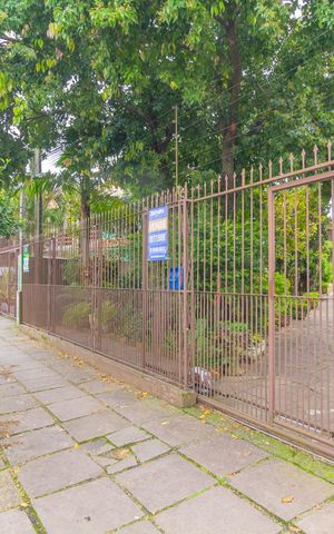 Casa à venda com 254m², 4 quartos e 5 vagas Casa à venda com 254m², 4 quartos e 5 vagasFachada