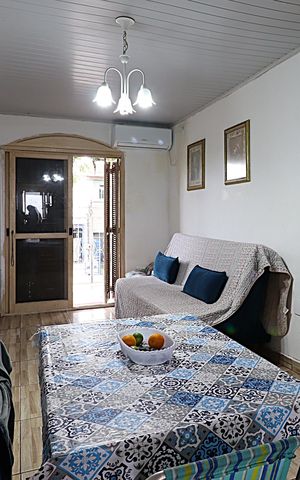 Casa à venda com 300m², 2 quartos e 2 vagasSala 1