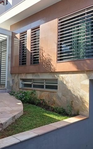 Casa à venda com 318m², 4 quartos e 6 vagas Casa à venda com 318m², 4 quartos e 6 vagasÁrea Externa