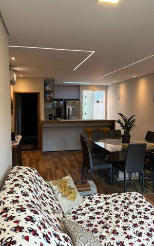 Casa à venda com 318m², 4 quartos e 6 vagas Casa à venda com 318m², 4 quartos e 6 vagasSala