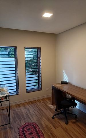 Casa à venda com 318m², 4 quartos e 6 vagas Casa à venda com 318m², 4 quartos e 6 vagasQuarto 4