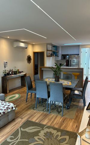 Casa à venda com 318m², 4 quartos e 6 vagas Casa à venda com 318m², 4 quartos e 6 vagasSala